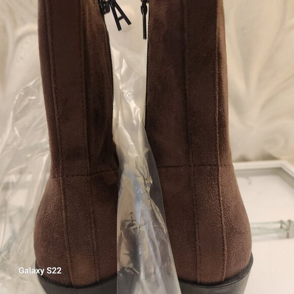 Aerosoles " Chiara" Java Faux Suede Boots. NIB. Size 9.5 - Picture 6 of 9